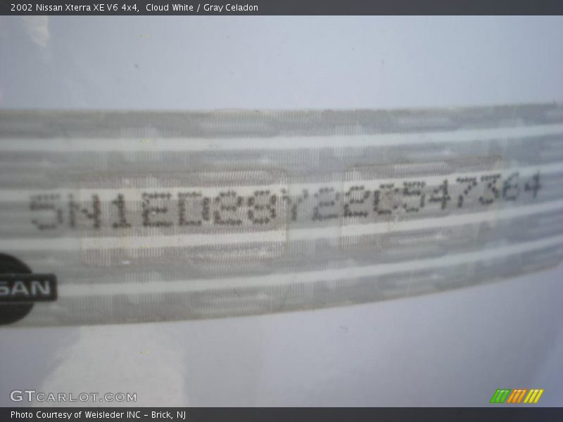 Cloud White / Gray Celadon 2002 Nissan Xterra XE V6 4x4