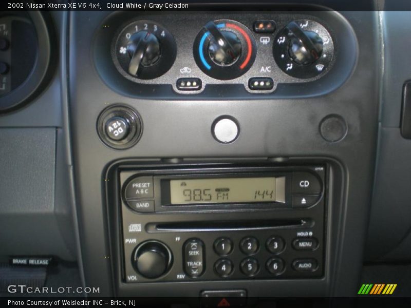 Cloud White / Gray Celadon 2002 Nissan Xterra XE V6 4x4