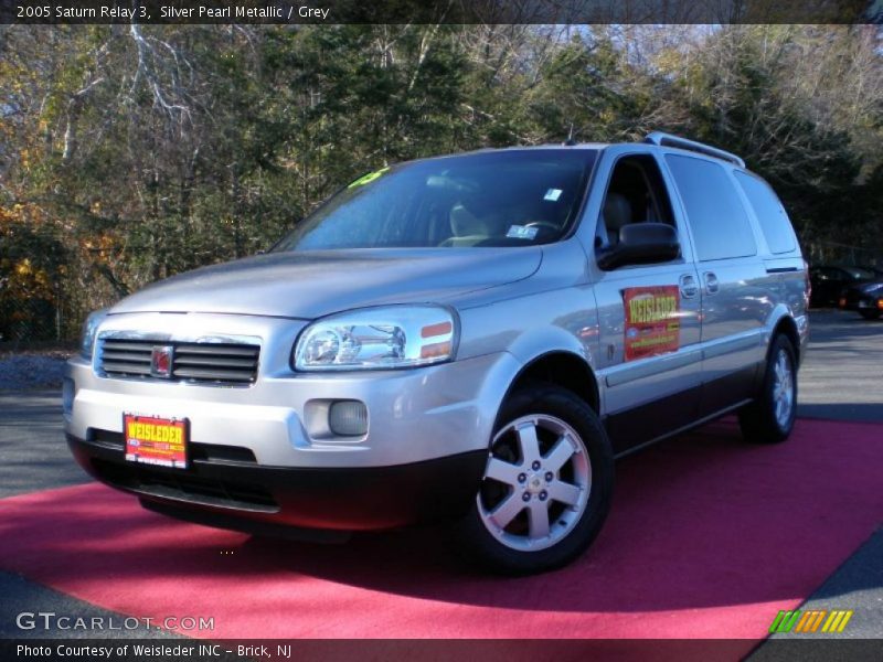 Silver Pearl Metallic / Grey 2005 Saturn Relay 3