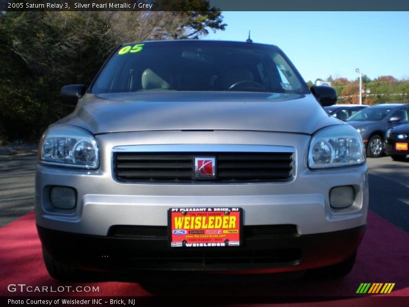 Silver Pearl Metallic / Grey 2005 Saturn Relay 3