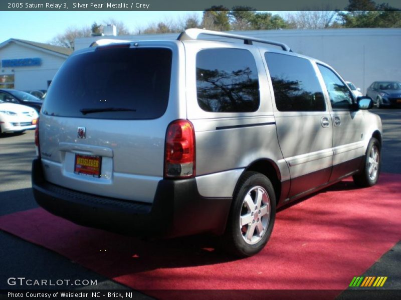 Silver Pearl Metallic / Grey 2005 Saturn Relay 3