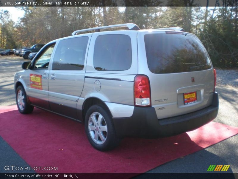 Silver Pearl Metallic / Grey 2005 Saturn Relay 3
