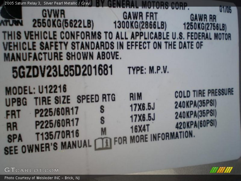 Silver Pearl Metallic / Grey 2005 Saturn Relay 3