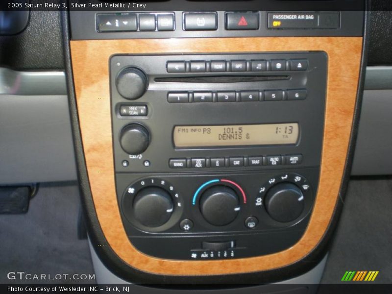 Silver Pearl Metallic / Grey 2005 Saturn Relay 3