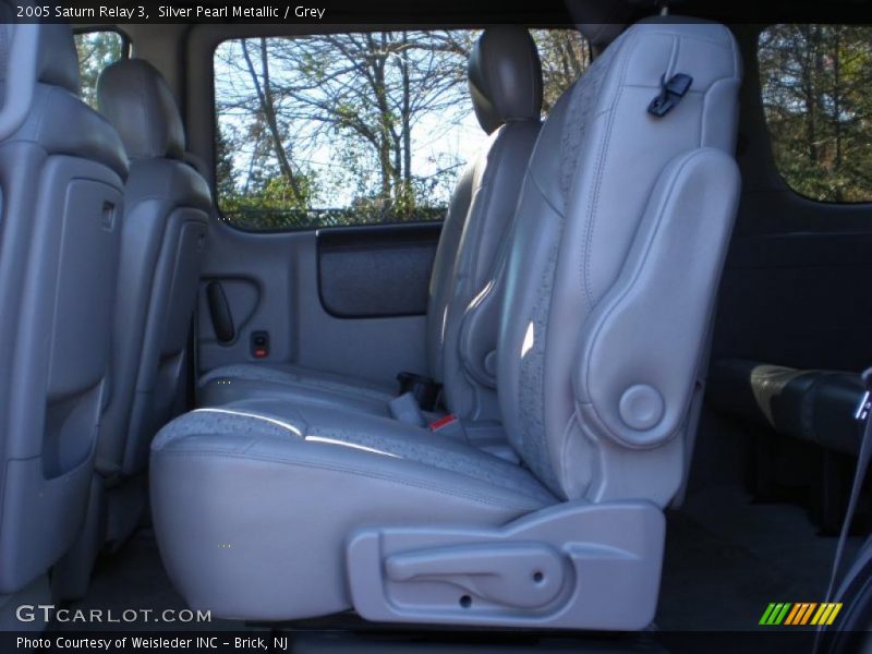 Silver Pearl Metallic / Grey 2005 Saturn Relay 3