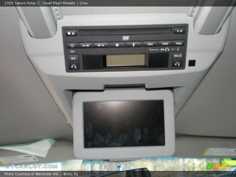 Silver Pearl Metallic / Grey 2005 Saturn Relay 3