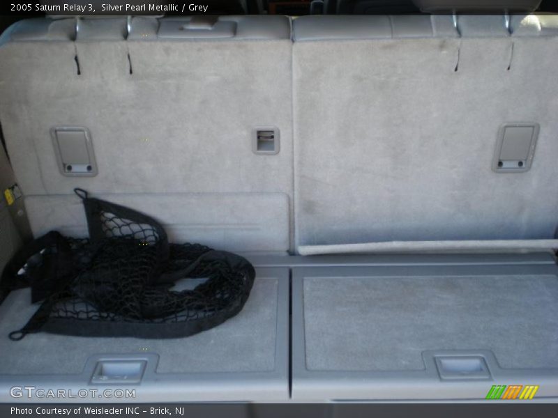 Silver Pearl Metallic / Grey 2005 Saturn Relay 3