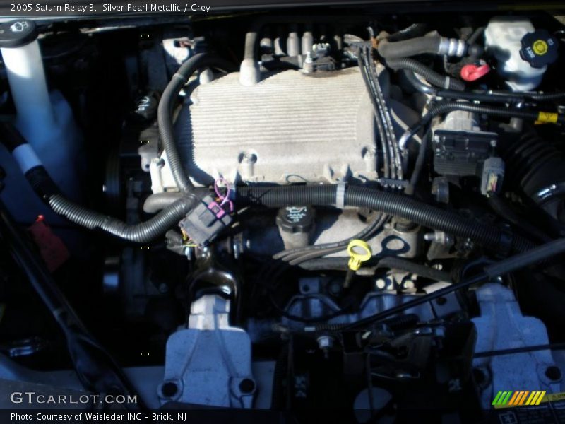 Silver Pearl Metallic / Grey 2005 Saturn Relay 3