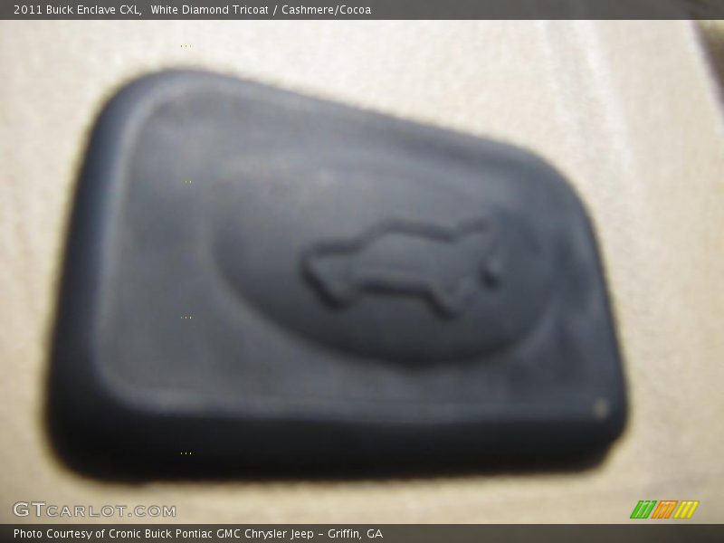 White Diamond Tricoat / Cashmere/Cocoa 2011 Buick Enclave CXL