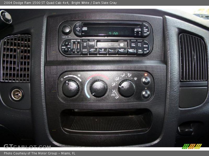 Bright White / Dark Slate Gray 2004 Dodge Ram 1500 ST Quad Cab 4x4