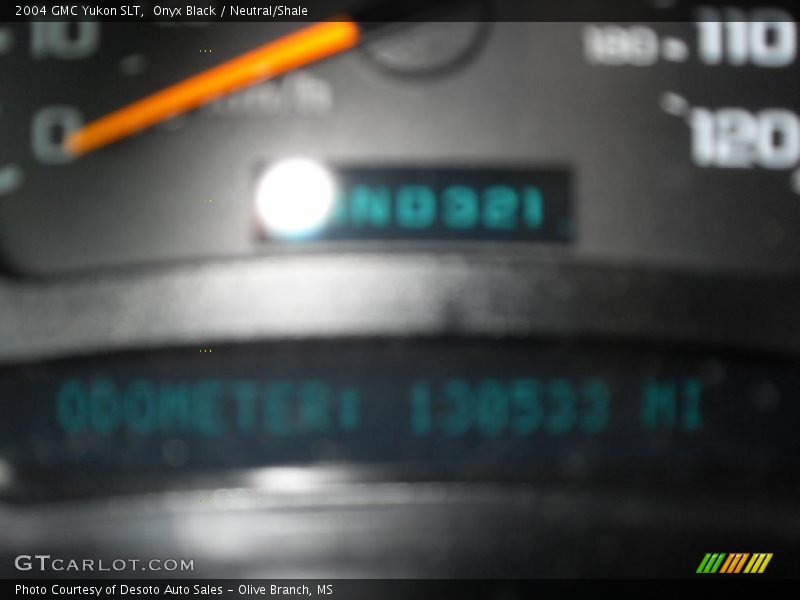 Onyx Black / Neutral/Shale 2004 GMC Yukon SLT