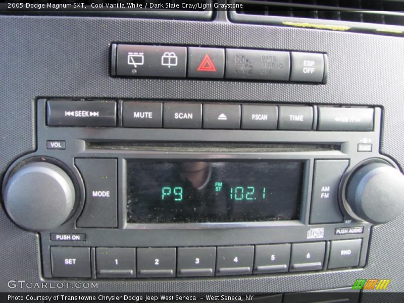 Cool Vanilla White / Dark Slate Gray/Light Graystone 2005 Dodge Magnum SXT