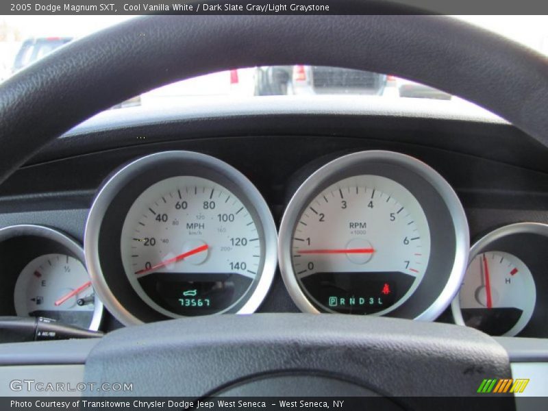 Cool Vanilla White / Dark Slate Gray/Light Graystone 2005 Dodge Magnum SXT