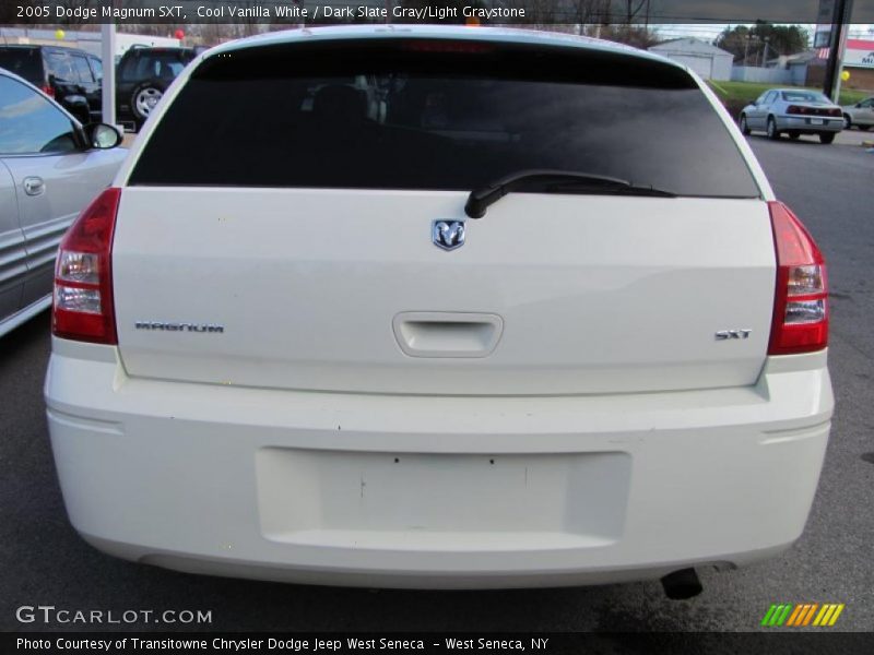 Cool Vanilla White / Dark Slate Gray/Light Graystone 2005 Dodge Magnum SXT