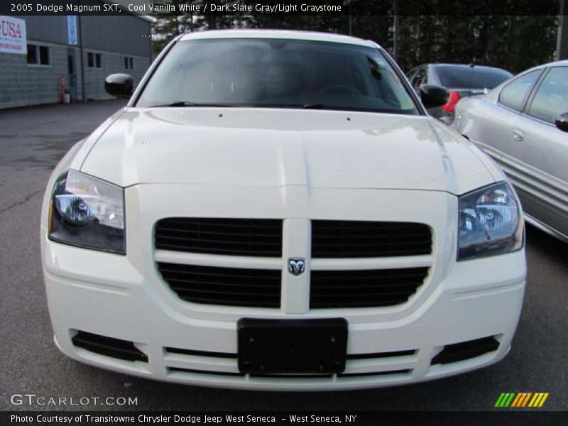 Cool Vanilla White / Dark Slate Gray/Light Graystone 2005 Dodge Magnum SXT