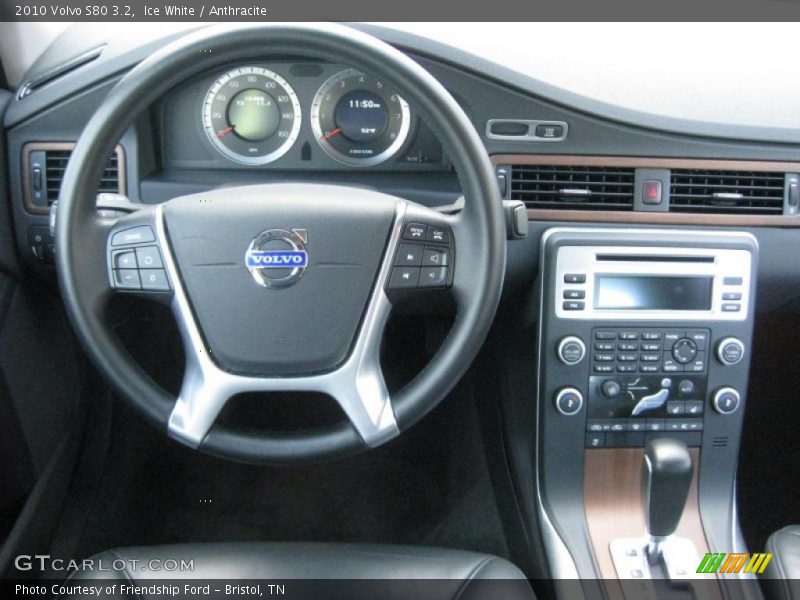 Dashboard of 2010 S80 3.2