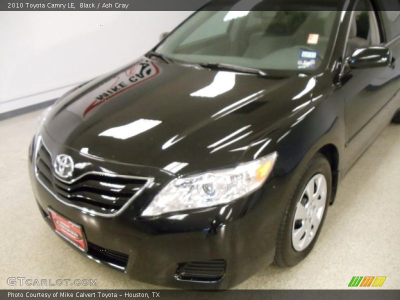 Black / Ash Gray 2010 Toyota Camry LE