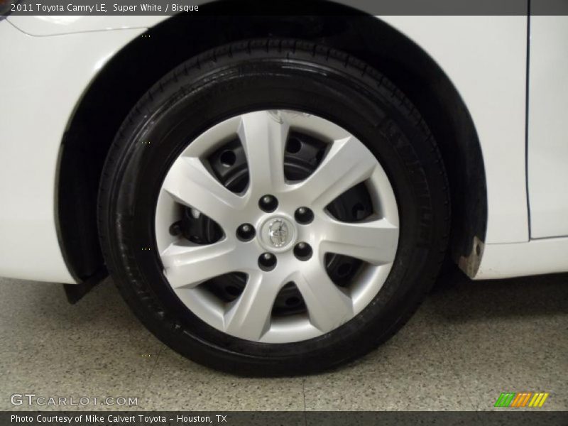 Super White / Bisque 2011 Toyota Camry LE