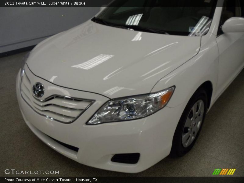 Super White / Bisque 2011 Toyota Camry LE