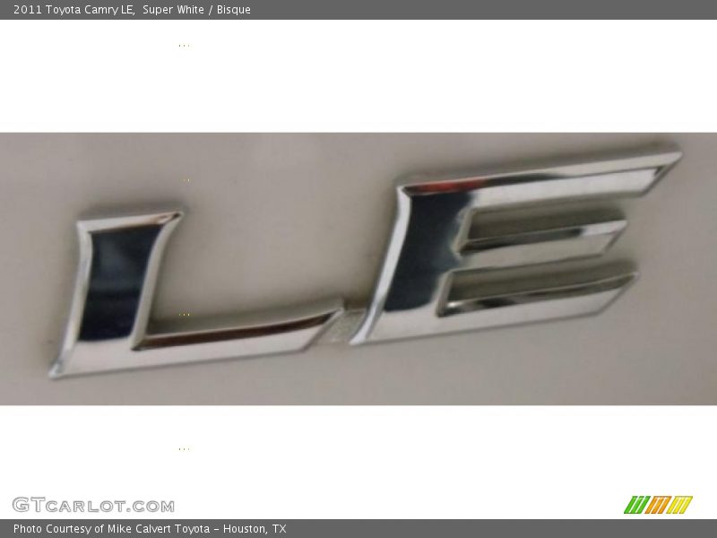 Super White / Bisque 2011 Toyota Camry LE