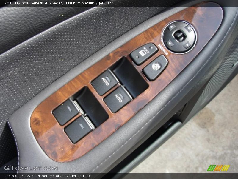 Controls of 2011 Genesis 4.6 Sedan