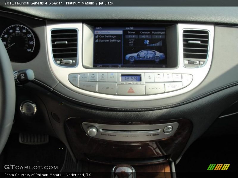 Controls of 2011 Genesis 4.6 Sedan