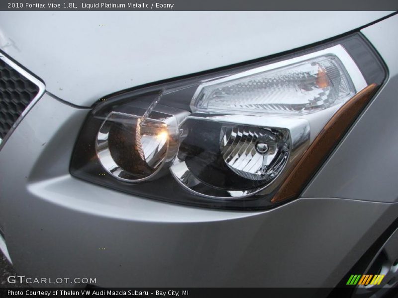 Liquid Platinum Metallic / Ebony 2010 Pontiac Vibe 1.8L