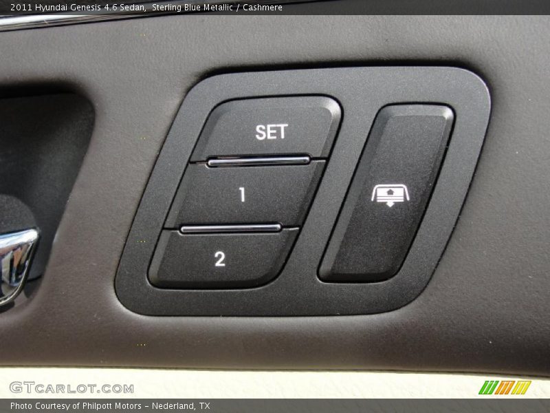 Controls of 2011 Genesis 4.6 Sedan