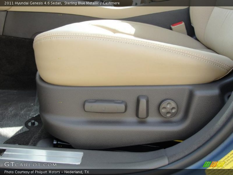 Controls of 2011 Genesis 4.6 Sedan