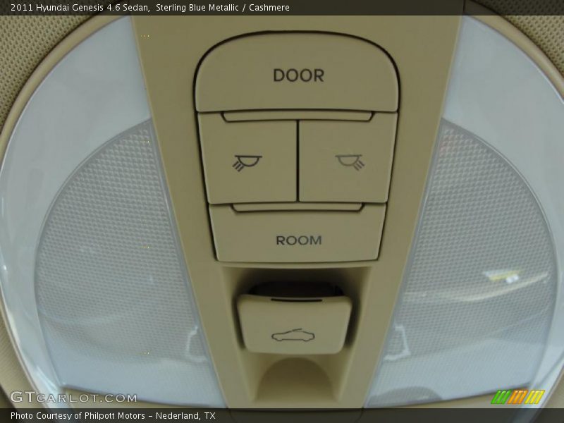 Controls of 2011 Genesis 4.6 Sedan