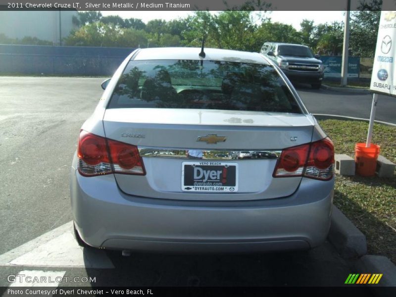 Silver Ice Metallic / Medium Titanium 2011 Chevrolet Cruze LT