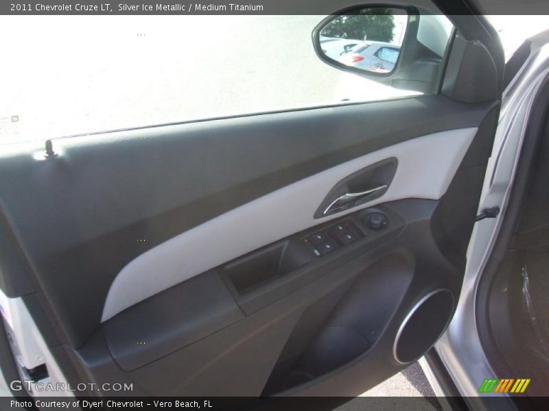 Silver Ice Metallic / Medium Titanium 2011 Chevrolet Cruze LT