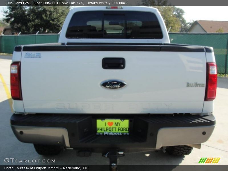 Oxford White / FX4 Black 2009 Ford F250 Super Duty FX4 Crew Cab 4x4