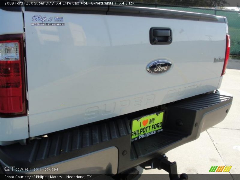 Oxford White / FX4 Black 2009 Ford F250 Super Duty FX4 Crew Cab 4x4