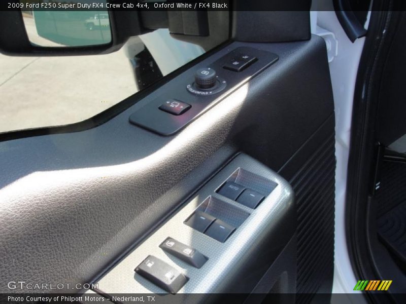 Oxford White / FX4 Black 2009 Ford F250 Super Duty FX4 Crew Cab 4x4