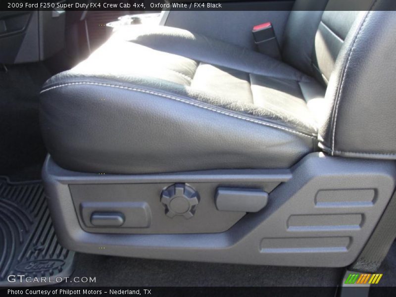 Oxford White / FX4 Black 2009 Ford F250 Super Duty FX4 Crew Cab 4x4