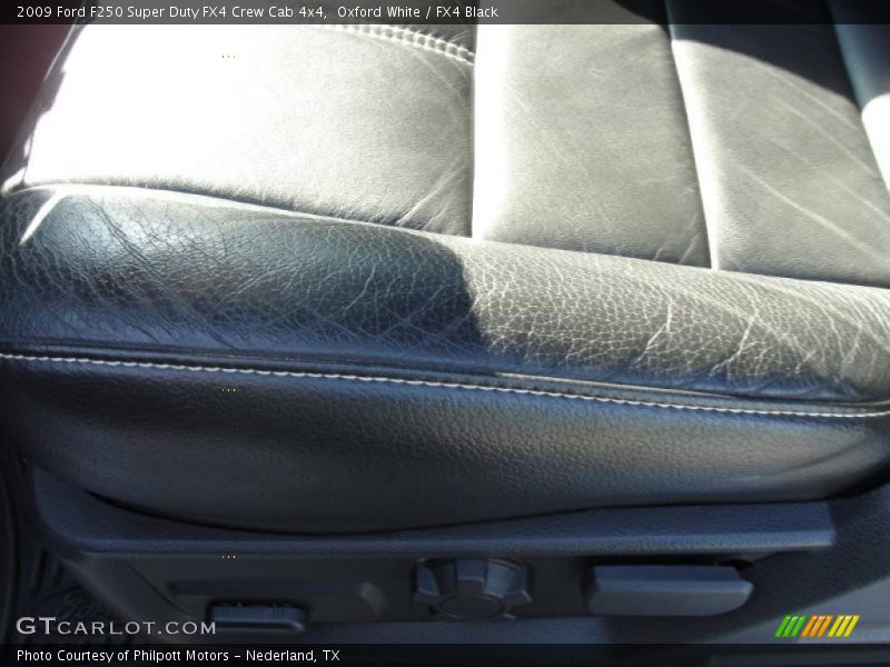 Oxford White / FX4 Black 2009 Ford F250 Super Duty FX4 Crew Cab 4x4