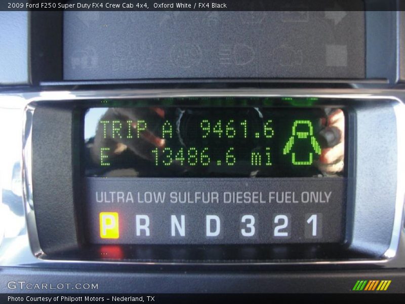 Oxford White / FX4 Black 2009 Ford F250 Super Duty FX4 Crew Cab 4x4