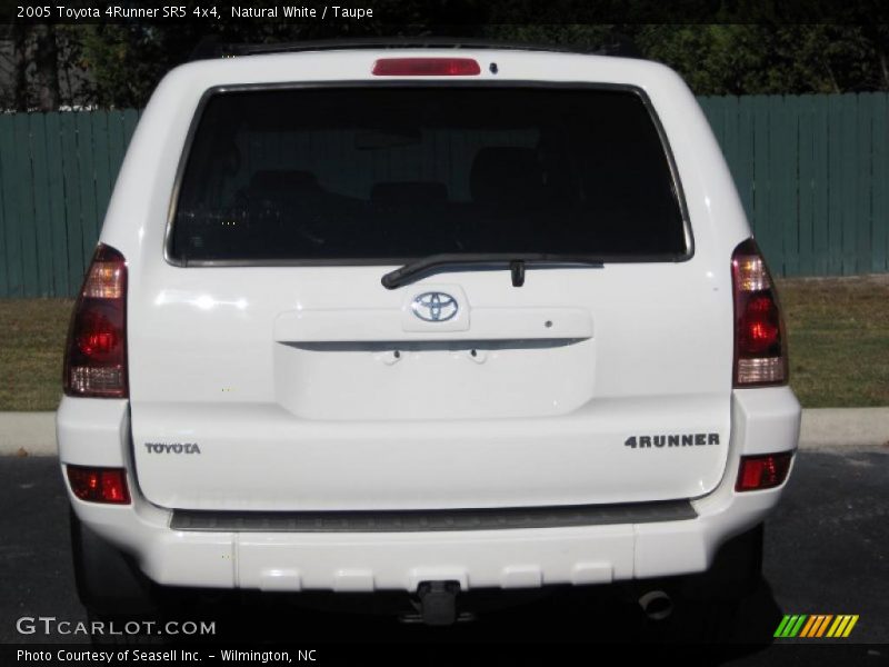 Natural White / Taupe 2005 Toyota 4Runner SR5 4x4