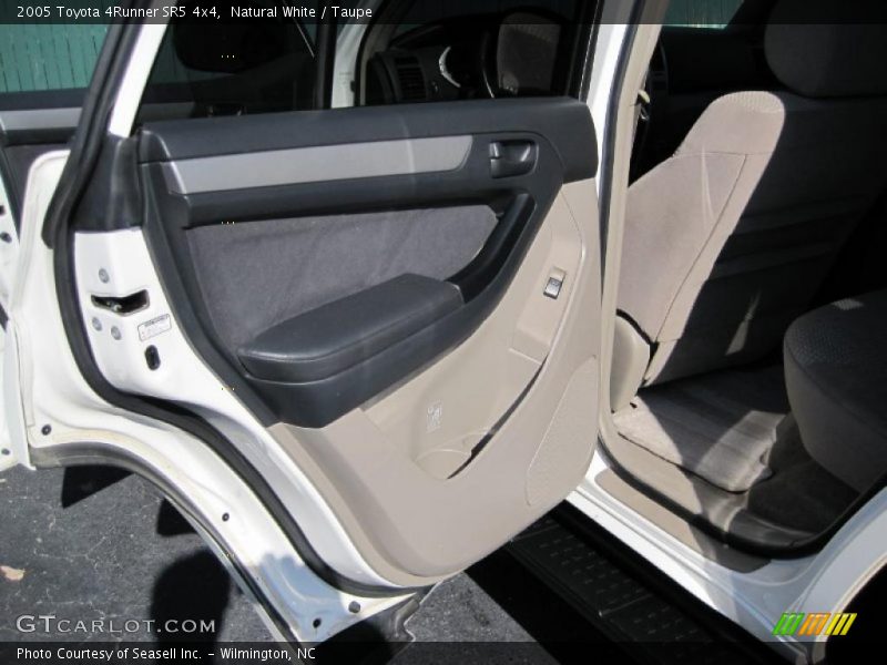 Natural White / Taupe 2005 Toyota 4Runner SR5 4x4