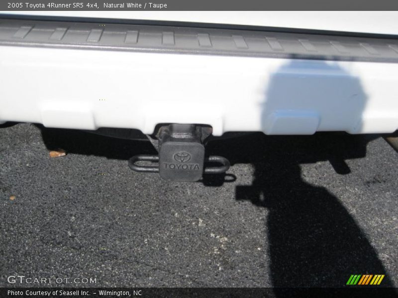 Natural White / Taupe 2005 Toyota 4Runner SR5 4x4
