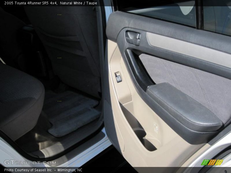 Natural White / Taupe 2005 Toyota 4Runner SR5 4x4