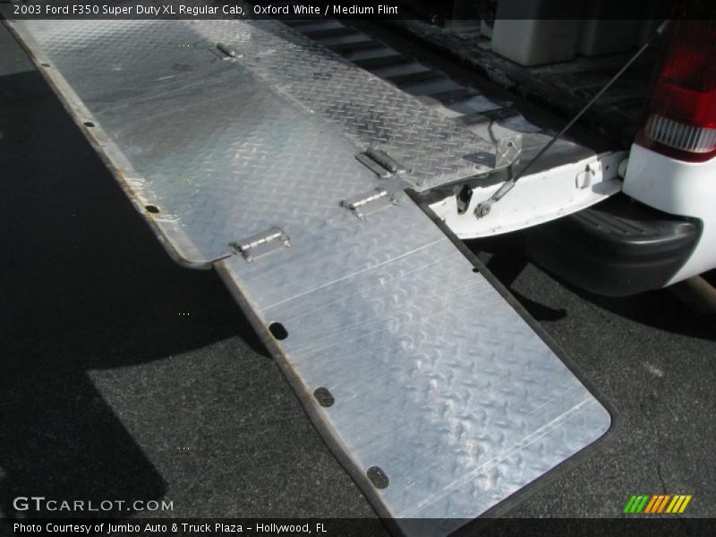 Oxford White / Medium Flint 2003 Ford F350 Super Duty XL Regular Cab