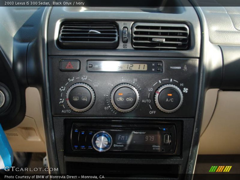 Black Onyx / Ivory 2003 Lexus IS 300 Sedan