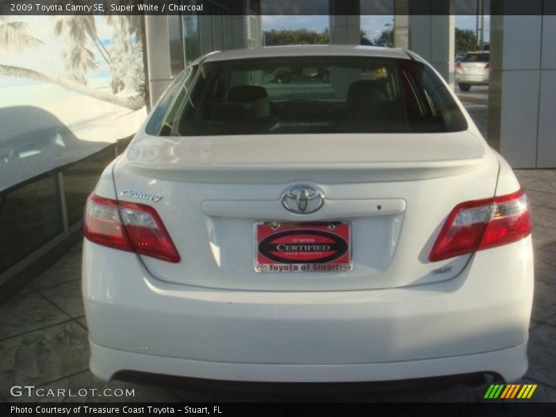 Super White / Charcoal 2009 Toyota Camry SE