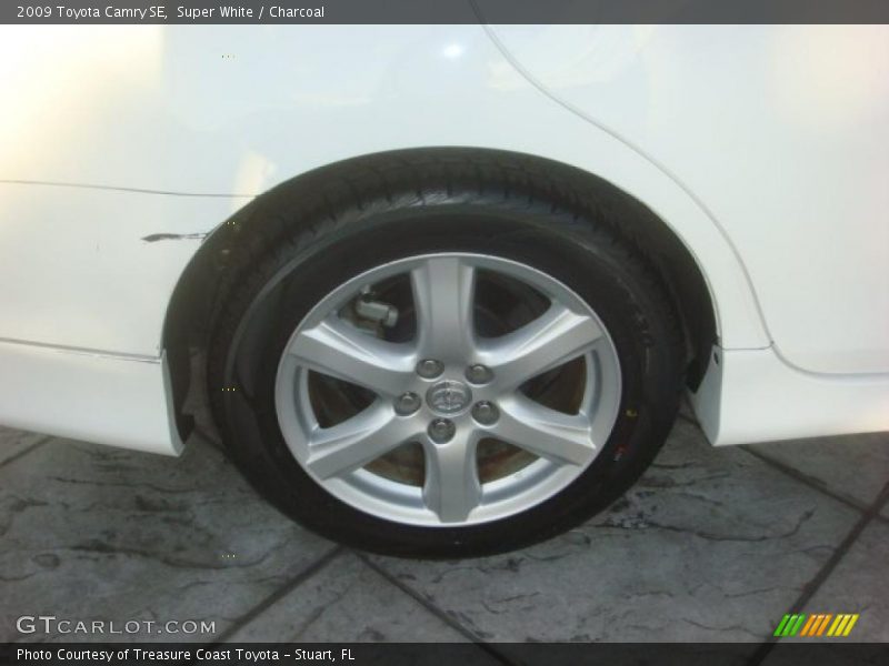 Super White / Charcoal 2009 Toyota Camry SE