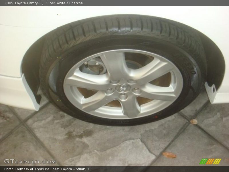 Super White / Charcoal 2009 Toyota Camry SE