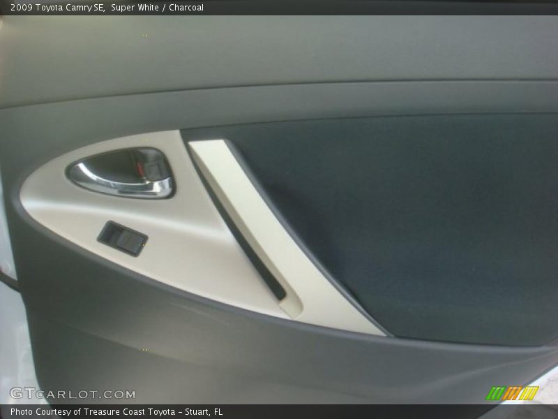 Super White / Charcoal 2009 Toyota Camry SE