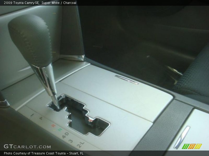 Super White / Charcoal 2009 Toyota Camry SE