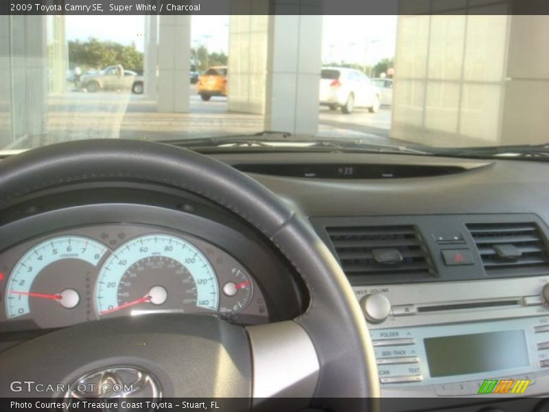 Super White / Charcoal 2009 Toyota Camry SE